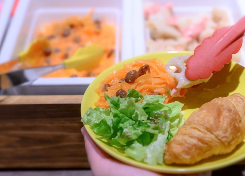 Lunch buffet (Western-style)